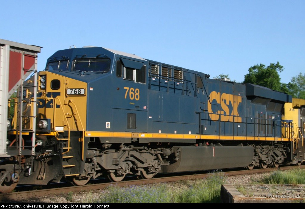 CSX 768 crosses Maple Junction 